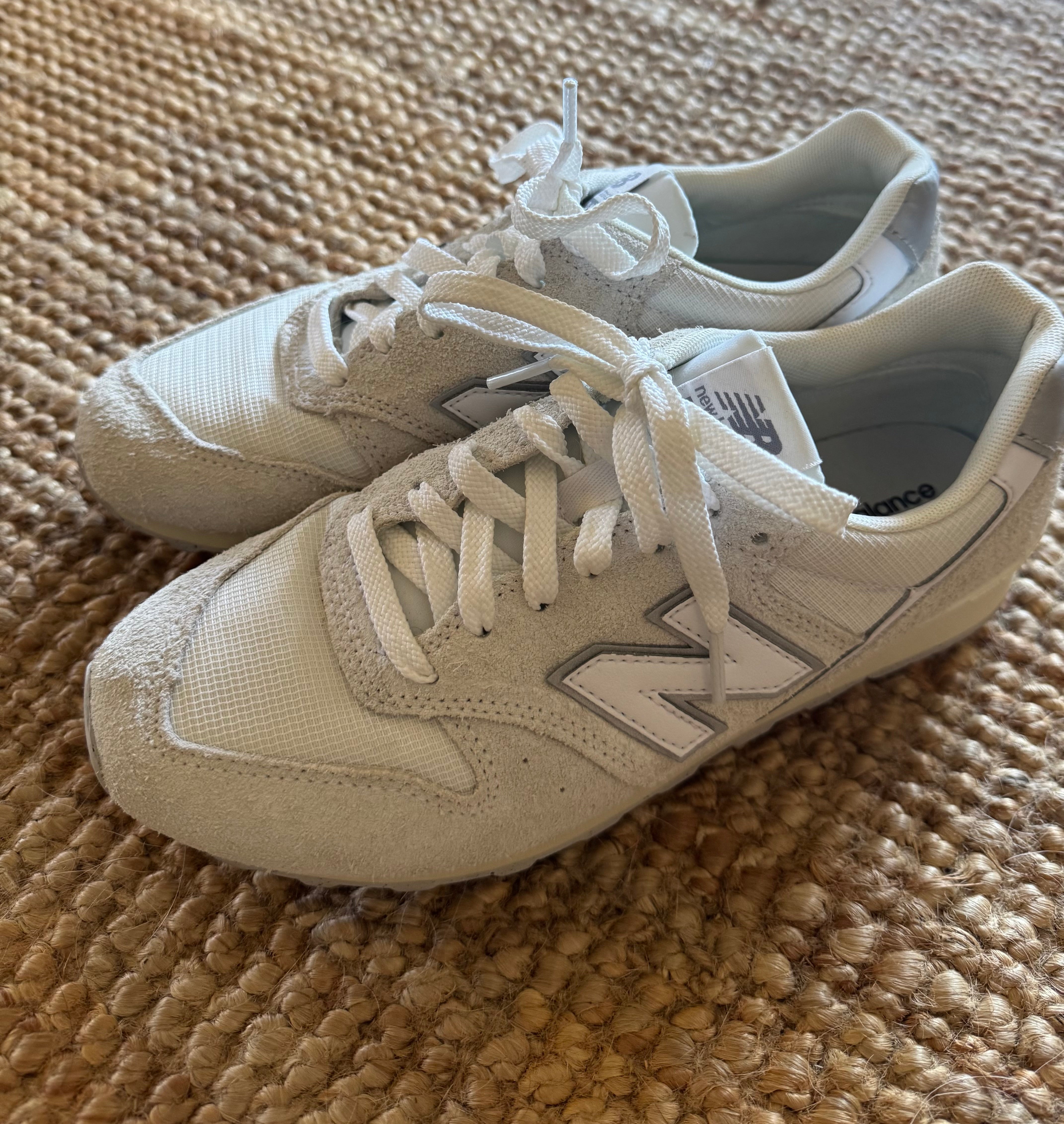 Pre-loved New Balance 996 White Sneakers