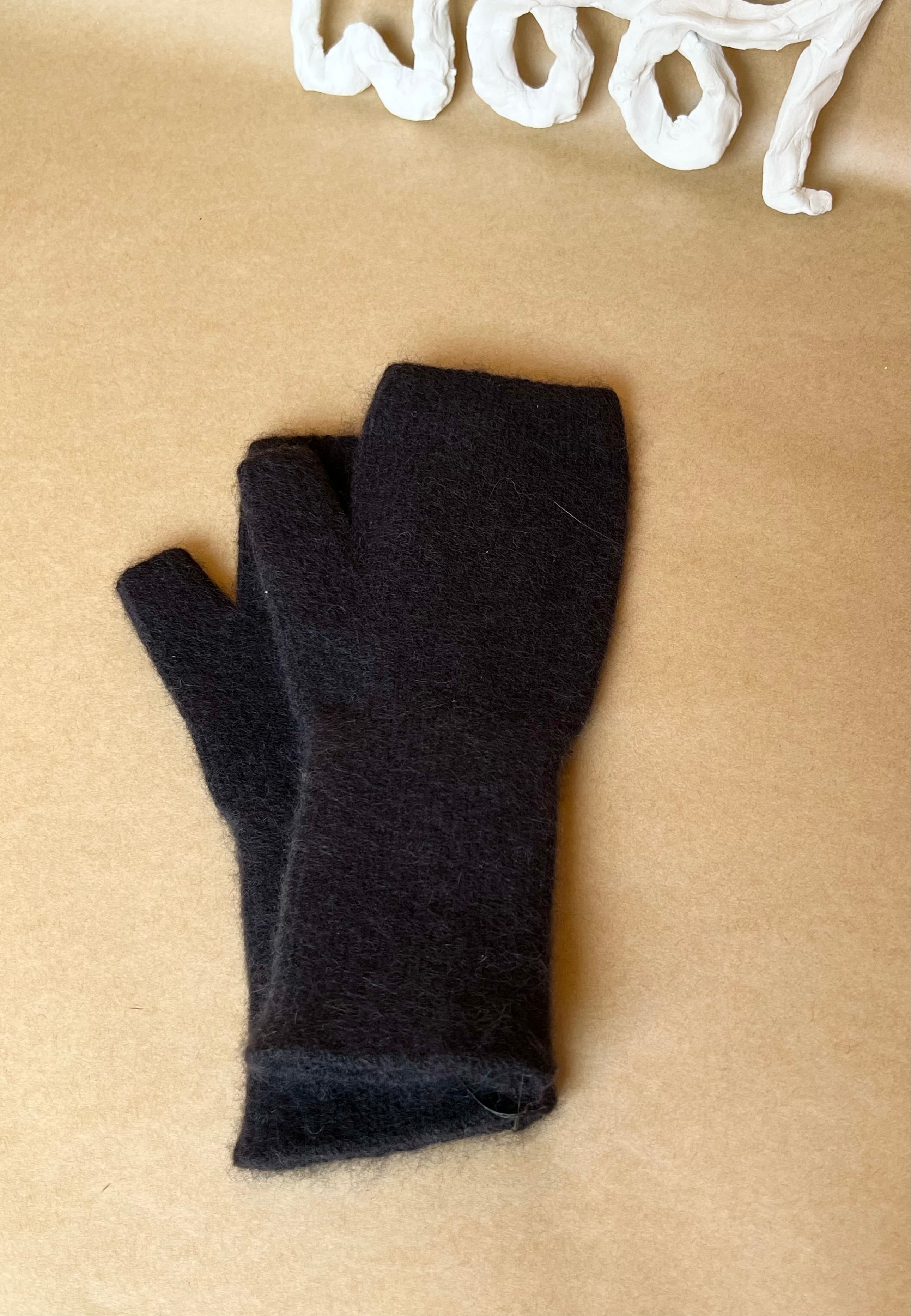 Angora/Lambswool Sloves: Medium Length Cuff