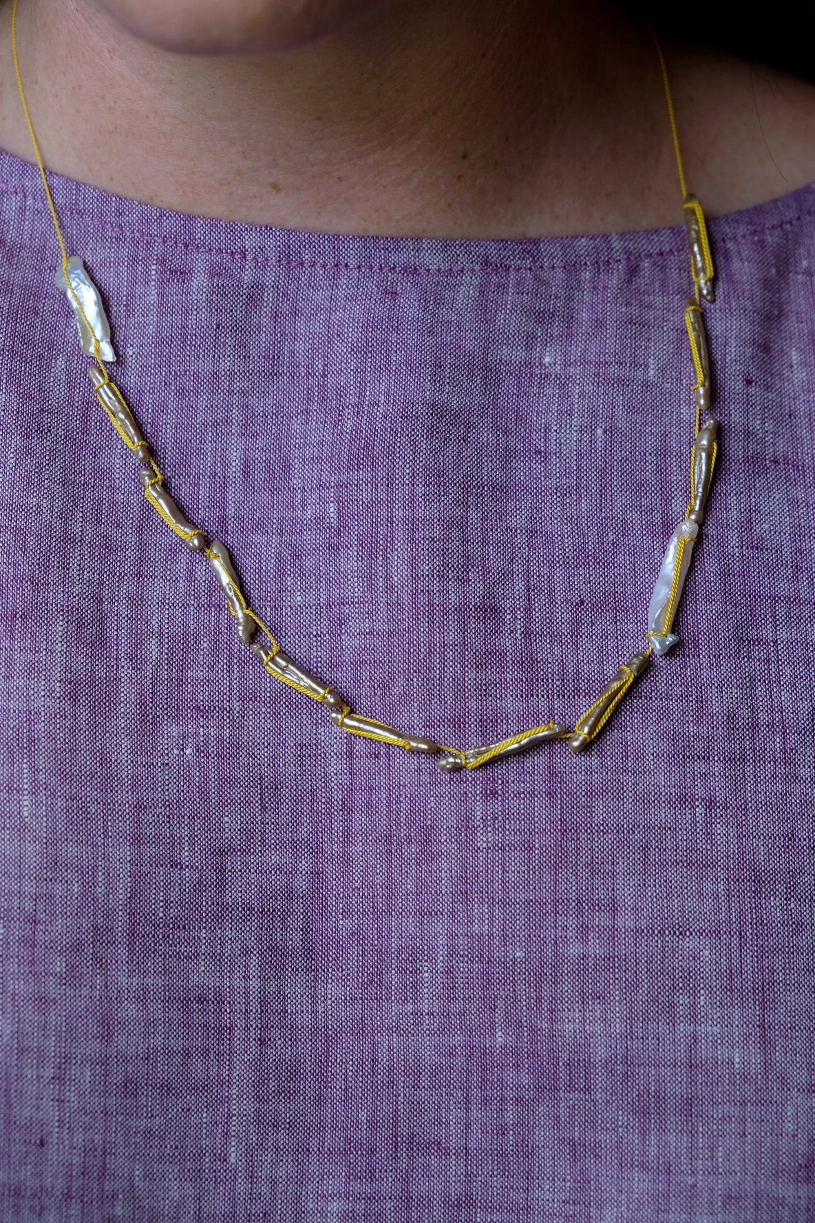 Yellow silk necklace bronze and white keshi pearls