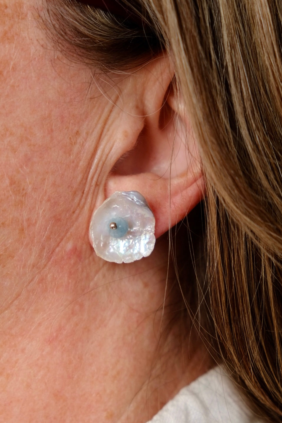 Cornflake Keshi pearl stud earrings with acquamarine bead