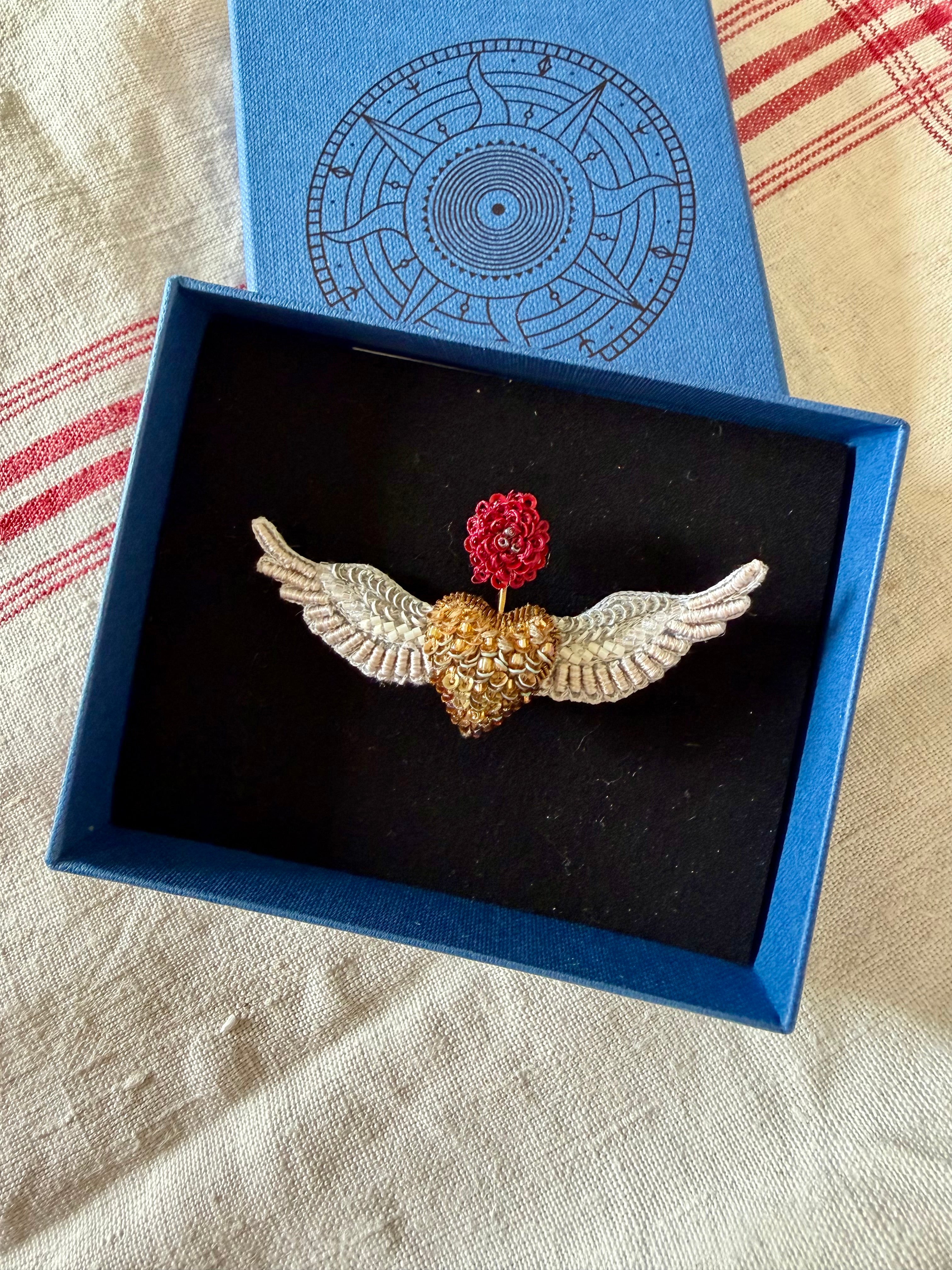 Flying angels brooch