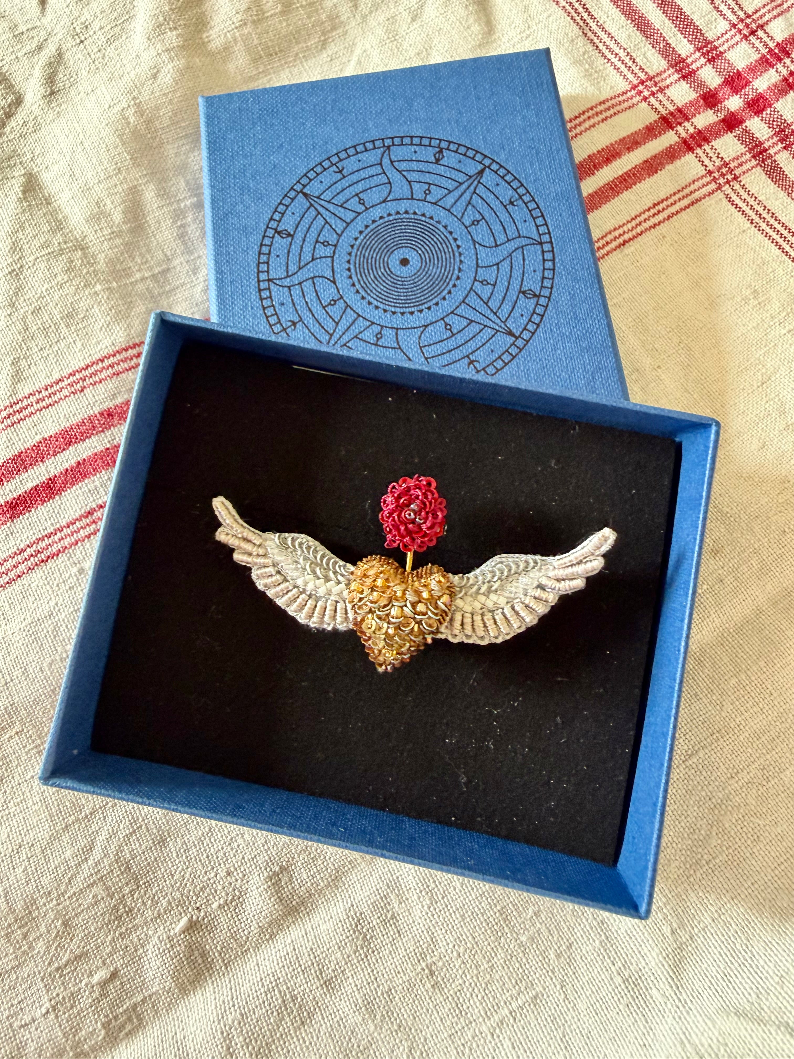 Flying angels brooch