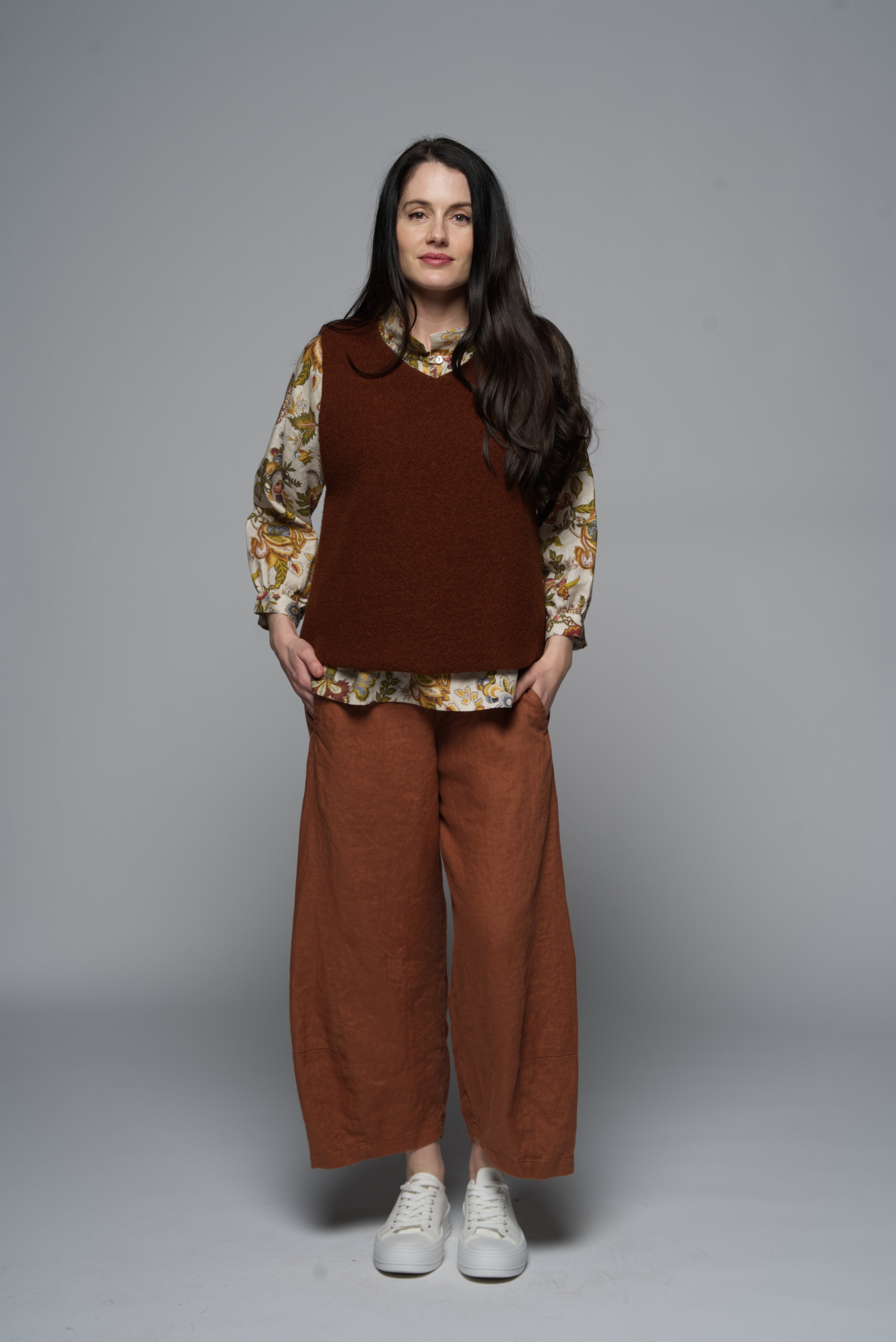 Pullover wool vest - tobacco
