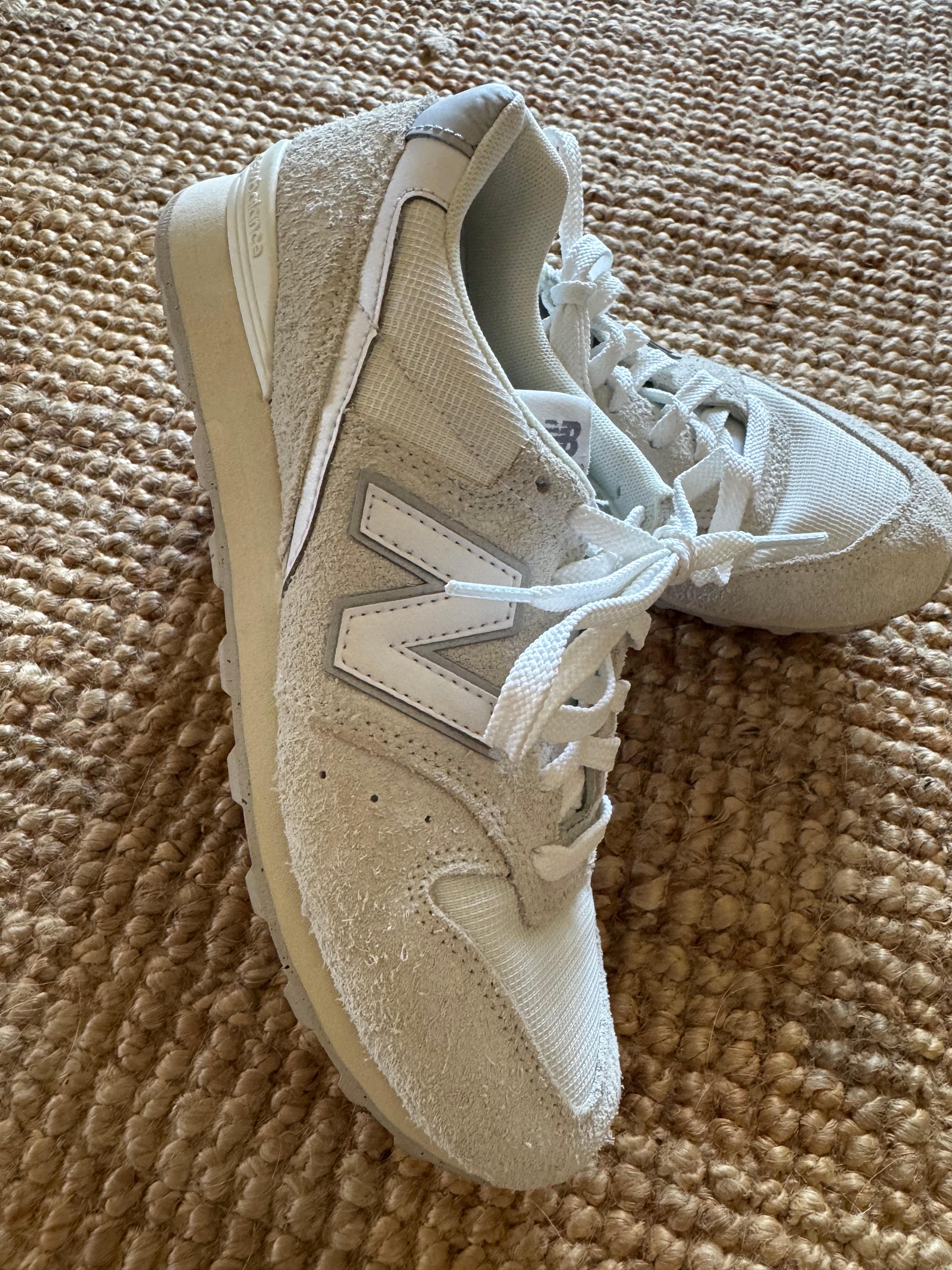 Pre-loved New Balance 996 White Sneakers