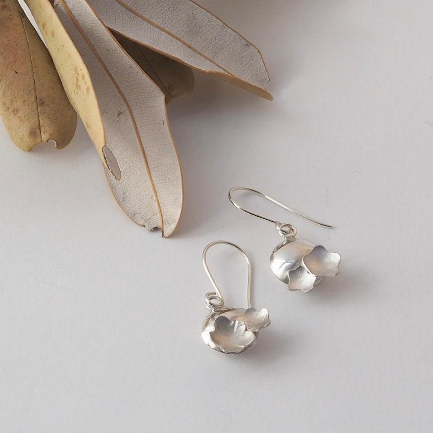 Floral barnacle earrings - Satin