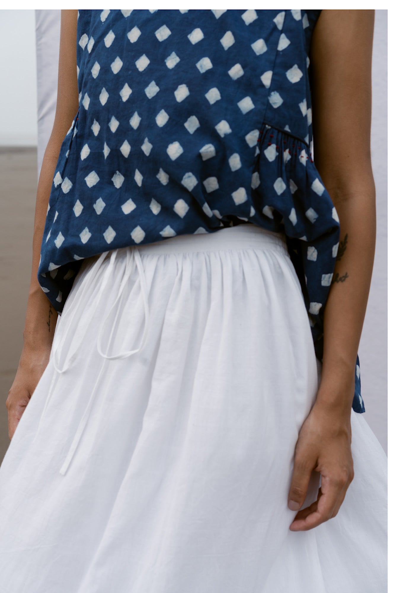 Aki cotton Skirt - White with red and blue trim