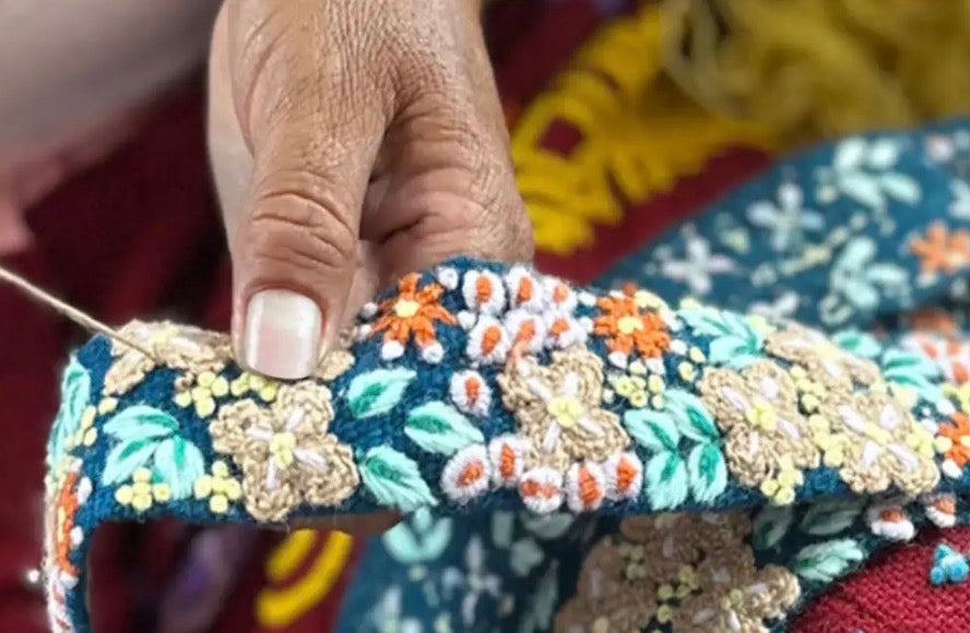 Morning dew embroidered wool Belt