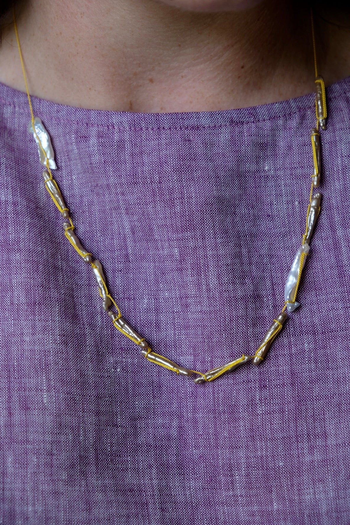 Yellow silk necklace bronze and white keshi pearls