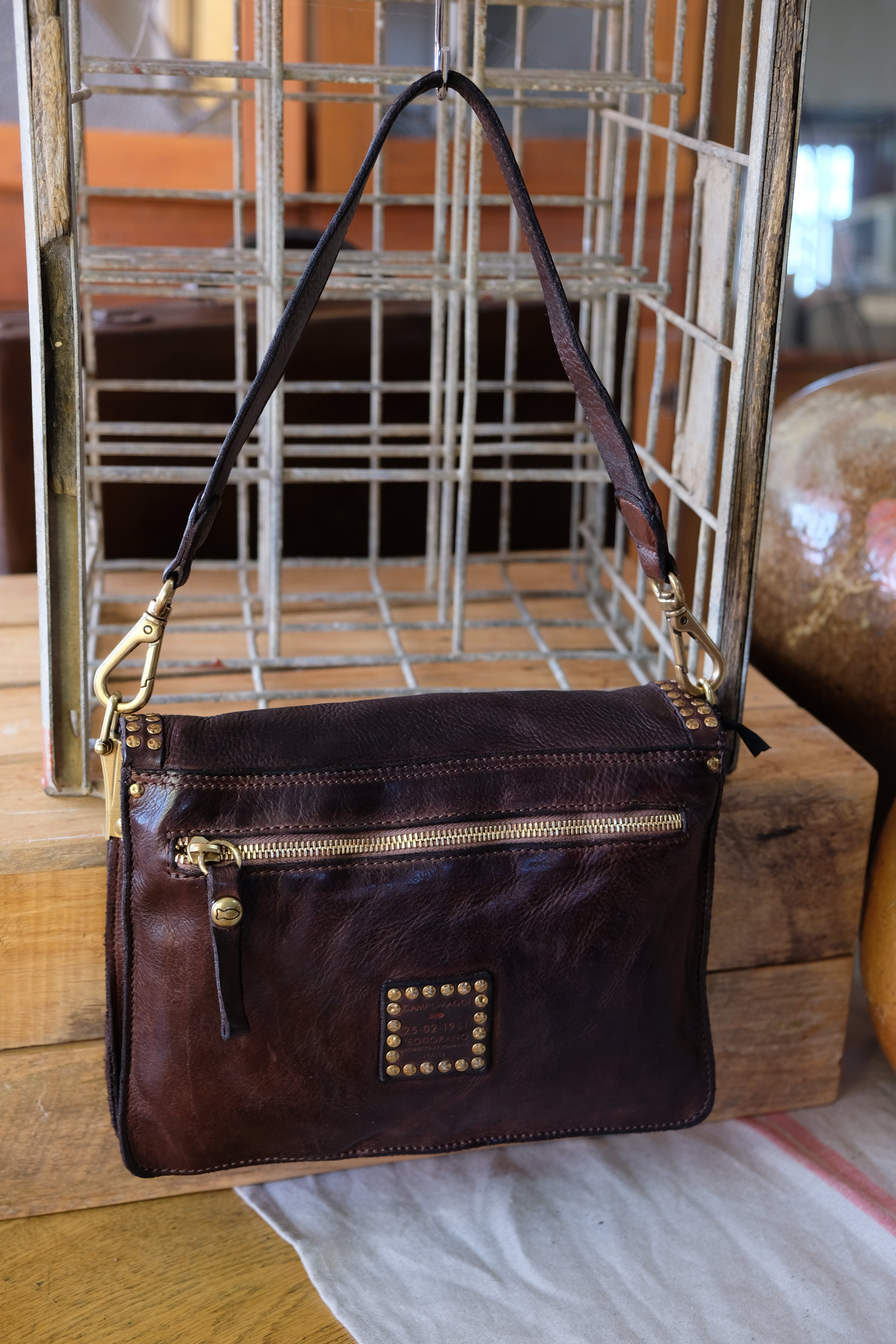 Kura shoulder Bag with studs - Brown
