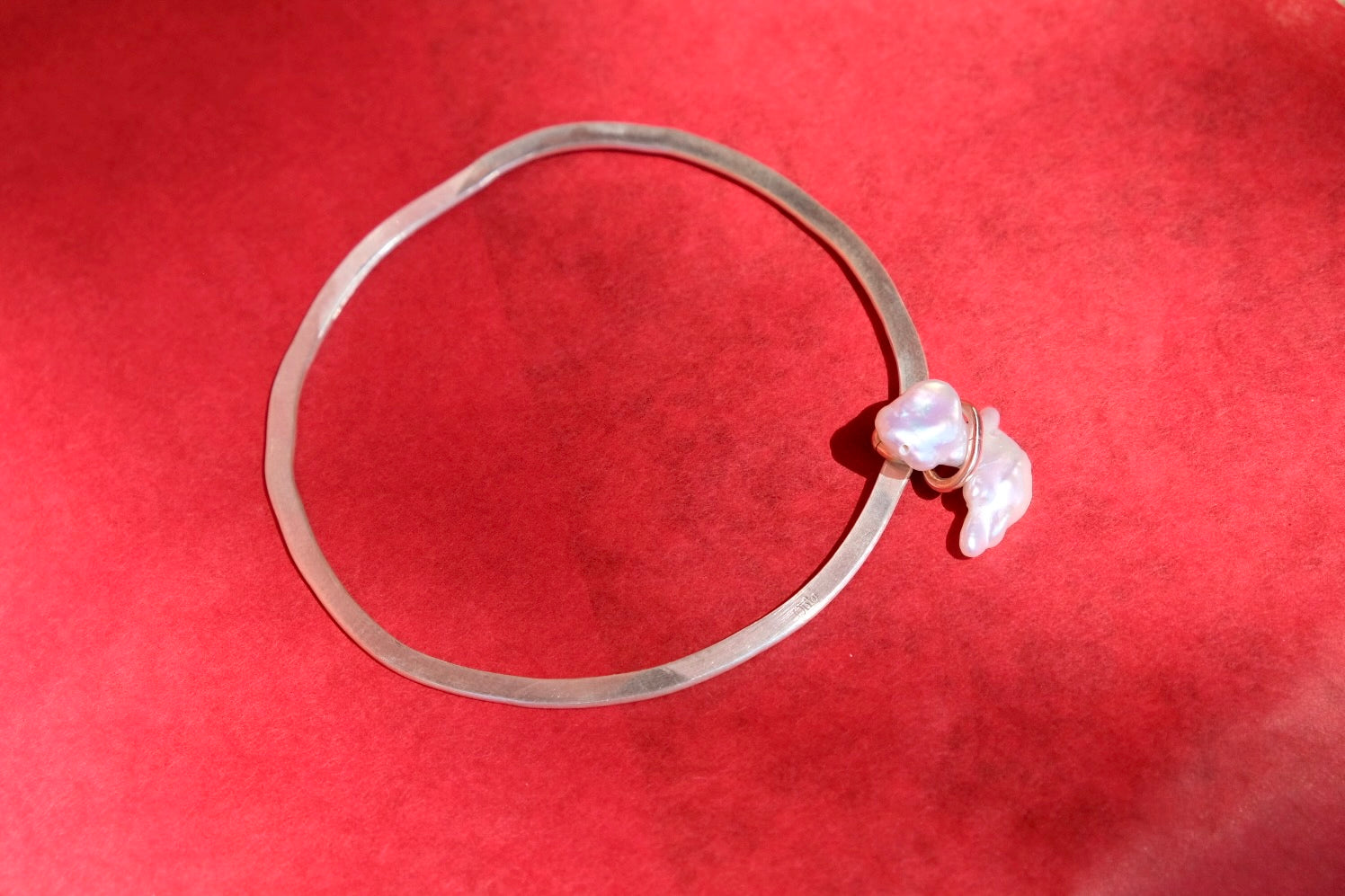 sterling silver bangle with Keshi Pearl and gold links