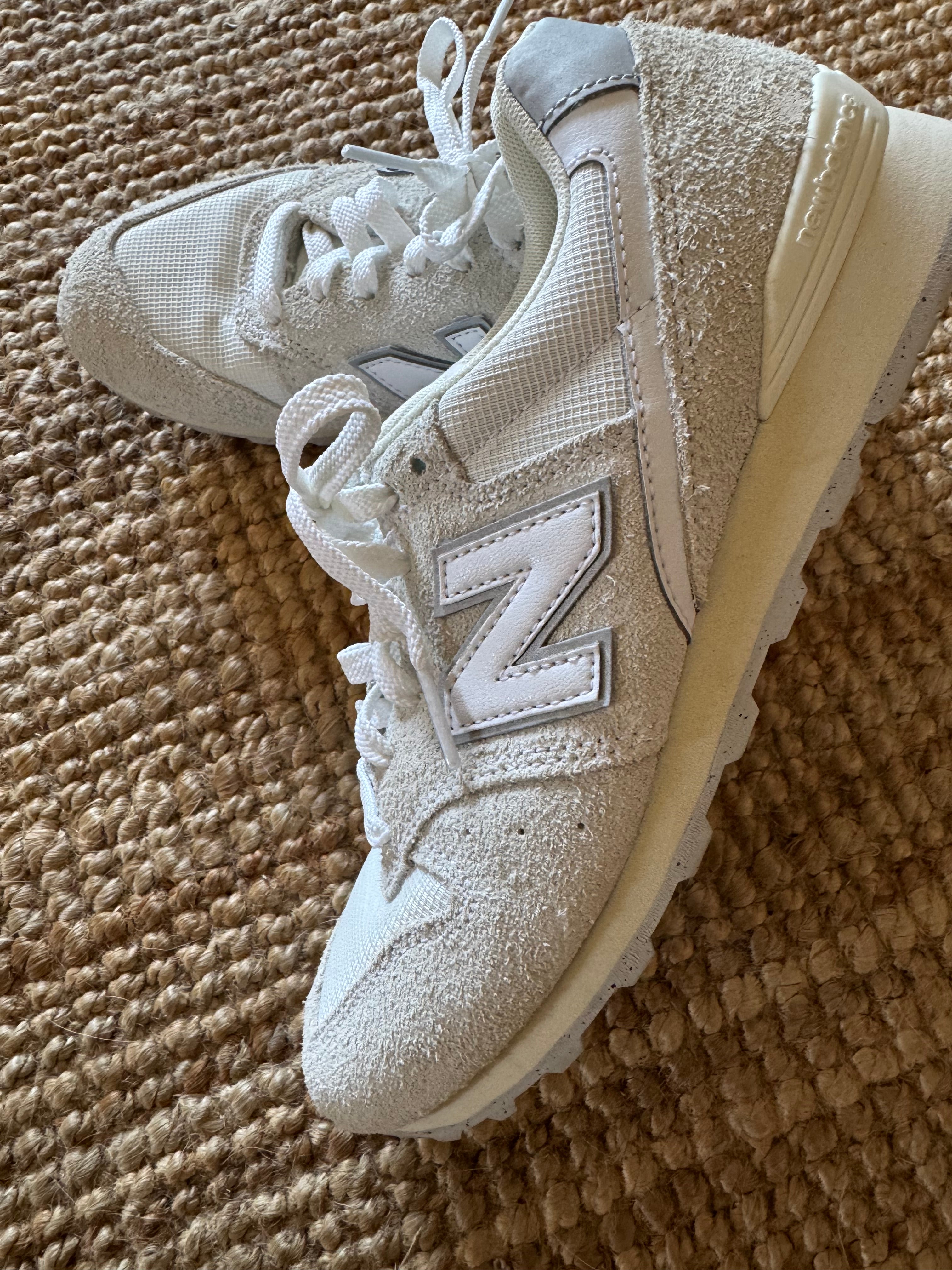 Pre-loved New Balance 996 White Sneakers