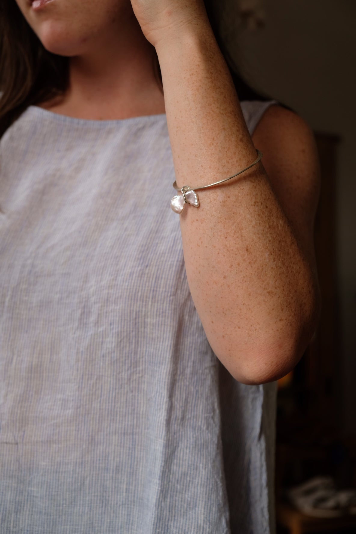 sterling silver bangle with Keshi Pearl and gold links