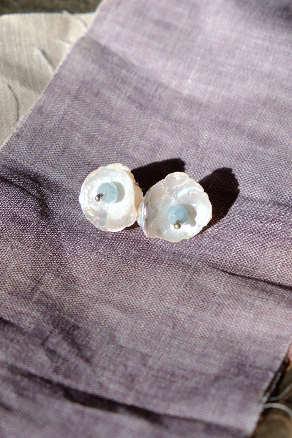 Cornflake Keshi pearl stud earrings with acquamarine bead