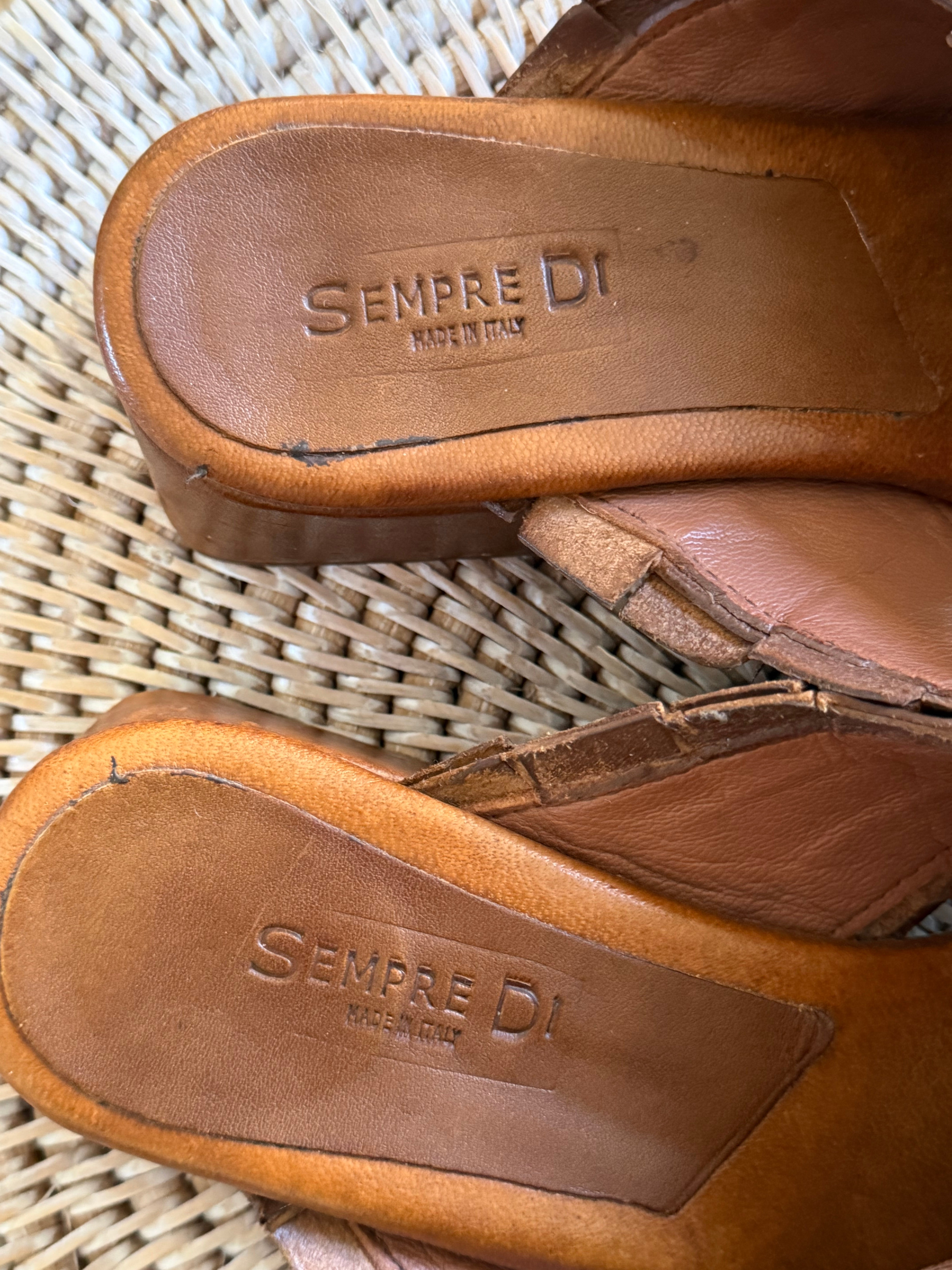 Pre-loved Sempre Di woven leather mules