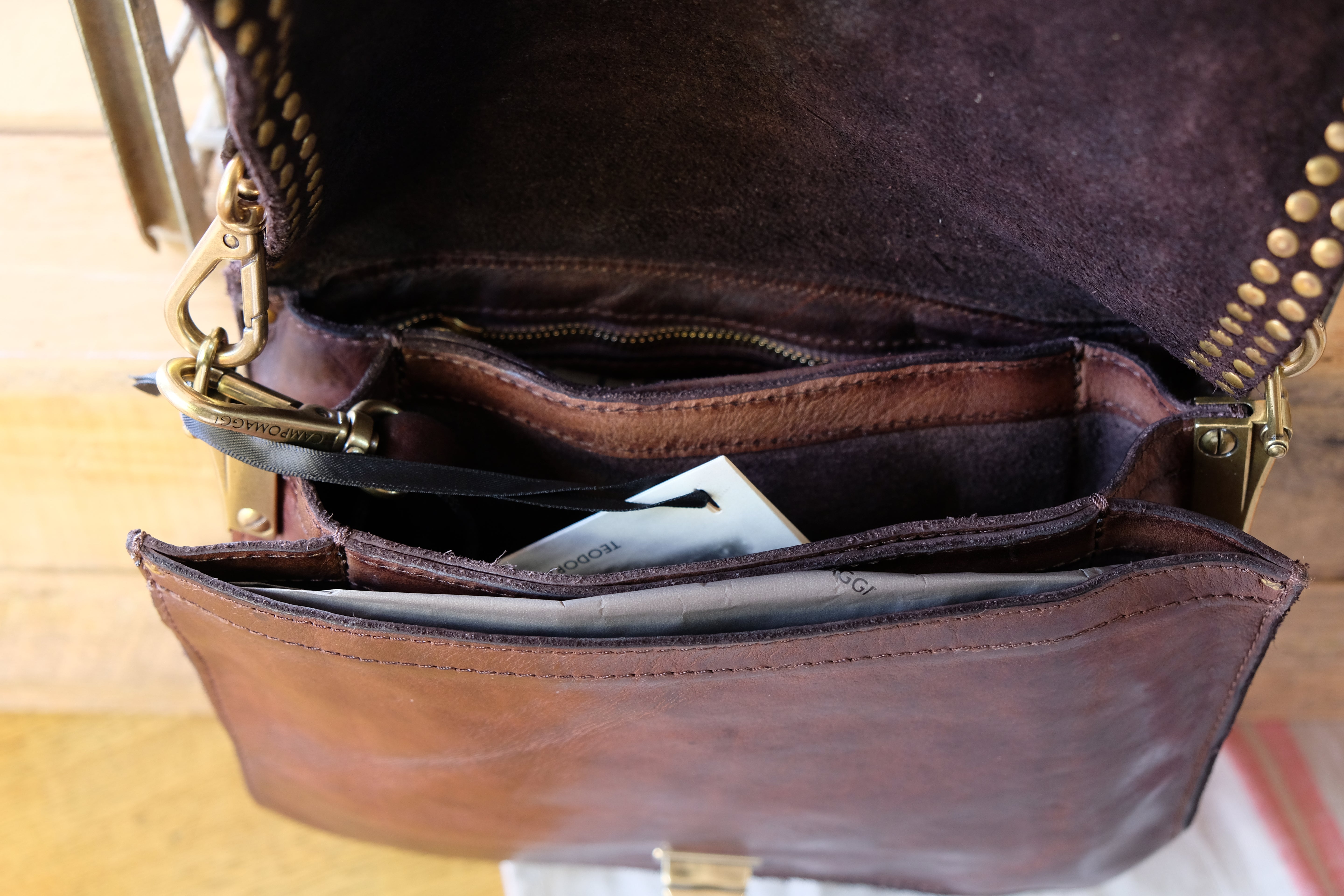 Kura shoulder Bag with studs - Brown