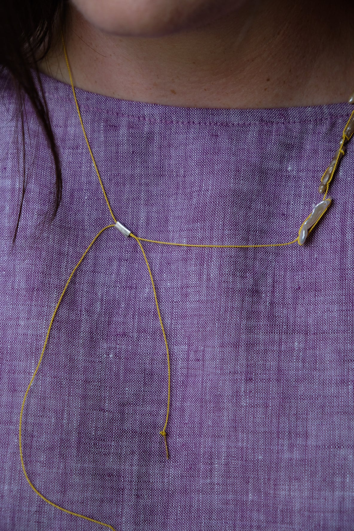 Yellow silk necklace bronze and white keshi pearls