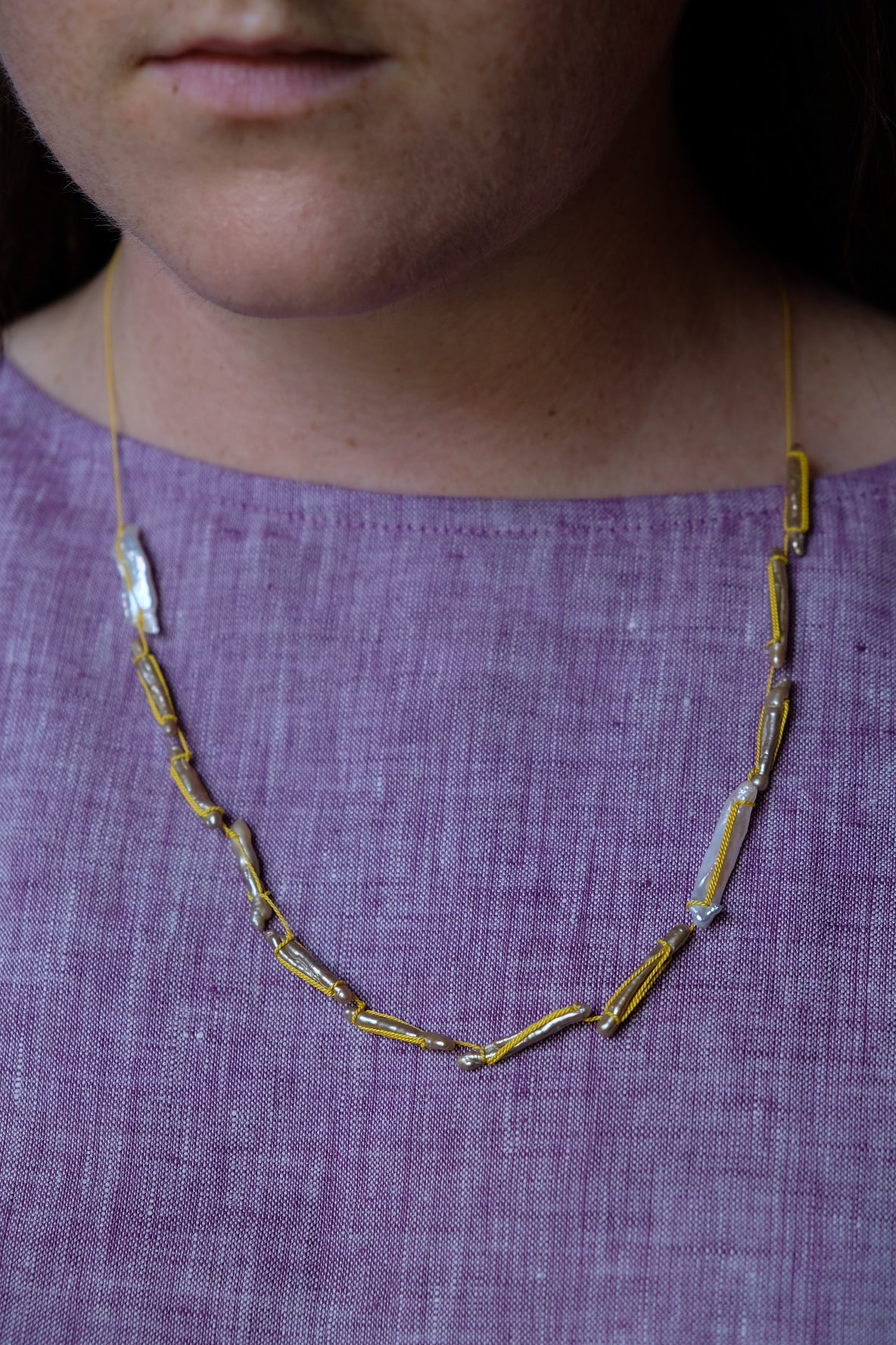 Yellow silk necklace bronze and white keshi pearls