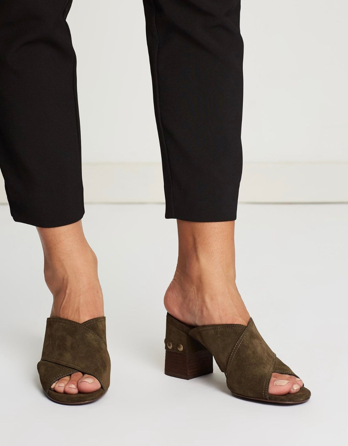 Pre-loved See by Chloe Mules