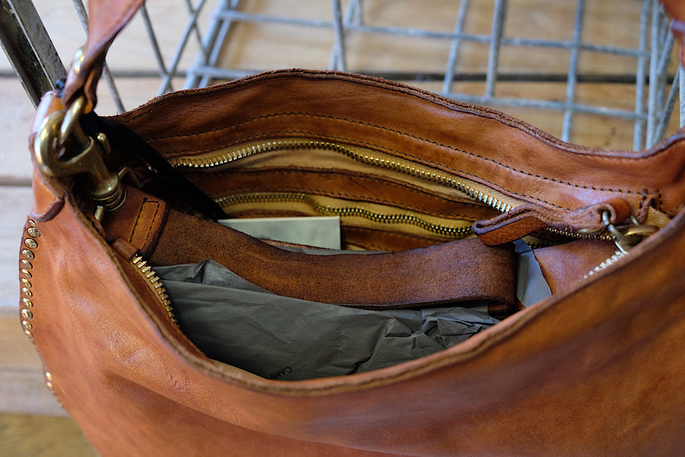 Kura Shoulder Bag with studs - Cognac