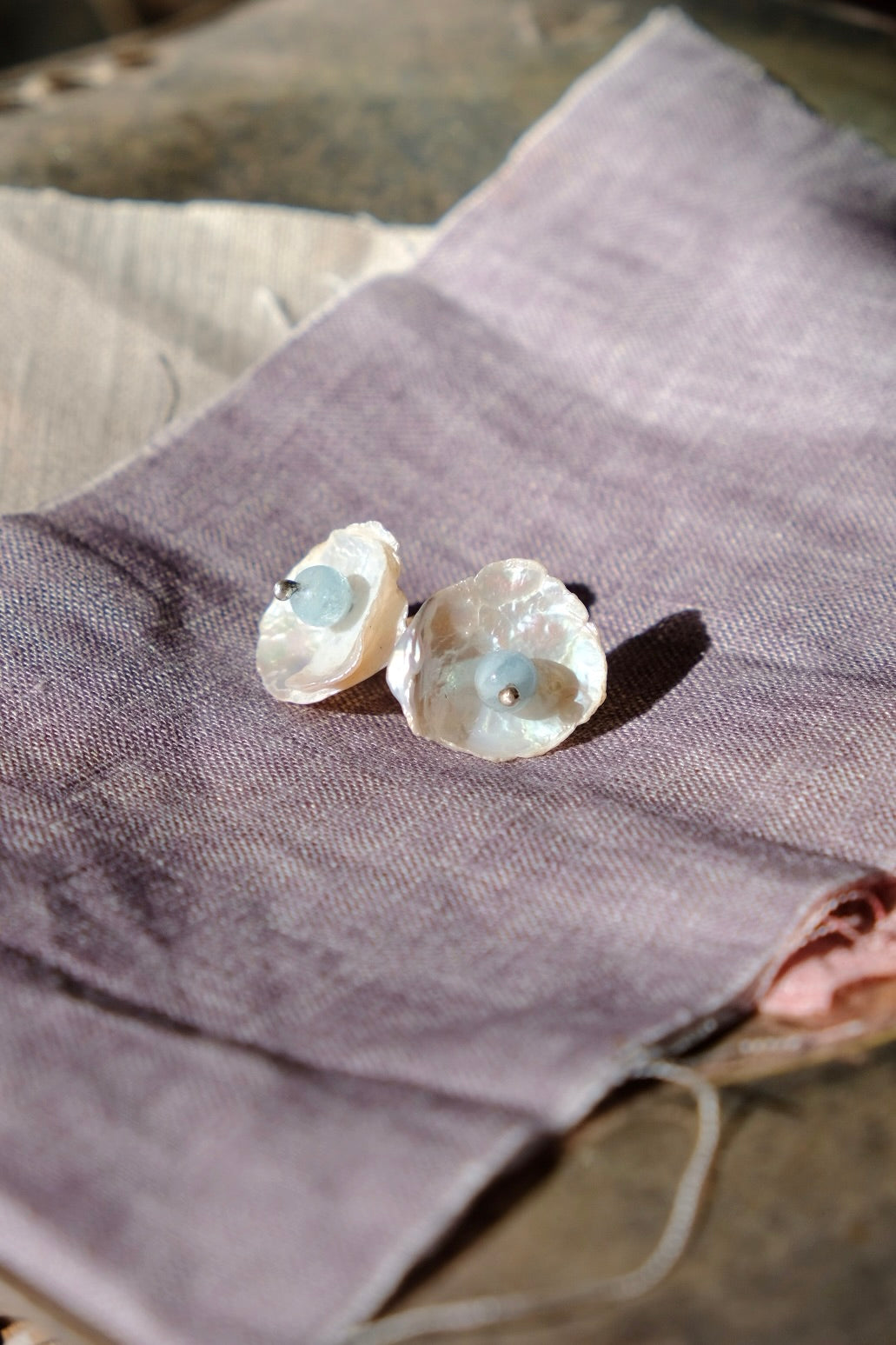 Cornflake Keshi pearl stud earrings with acquamarine bead