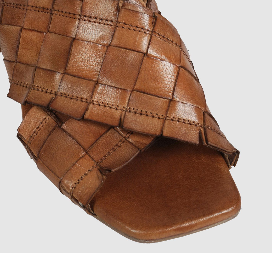 Pre-loved Sempre Di woven leather mules