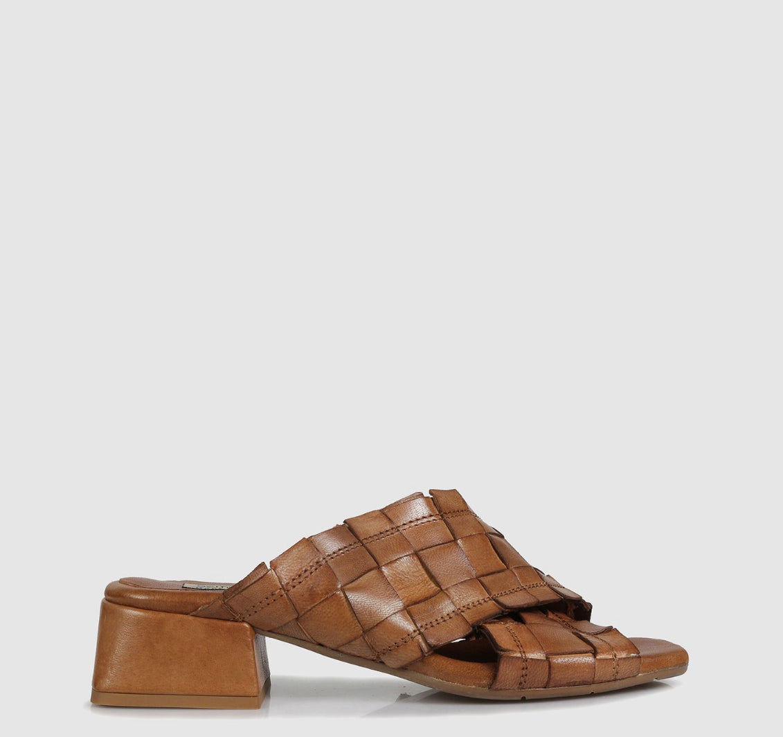 Pre-loved Sempre Di woven leather mules