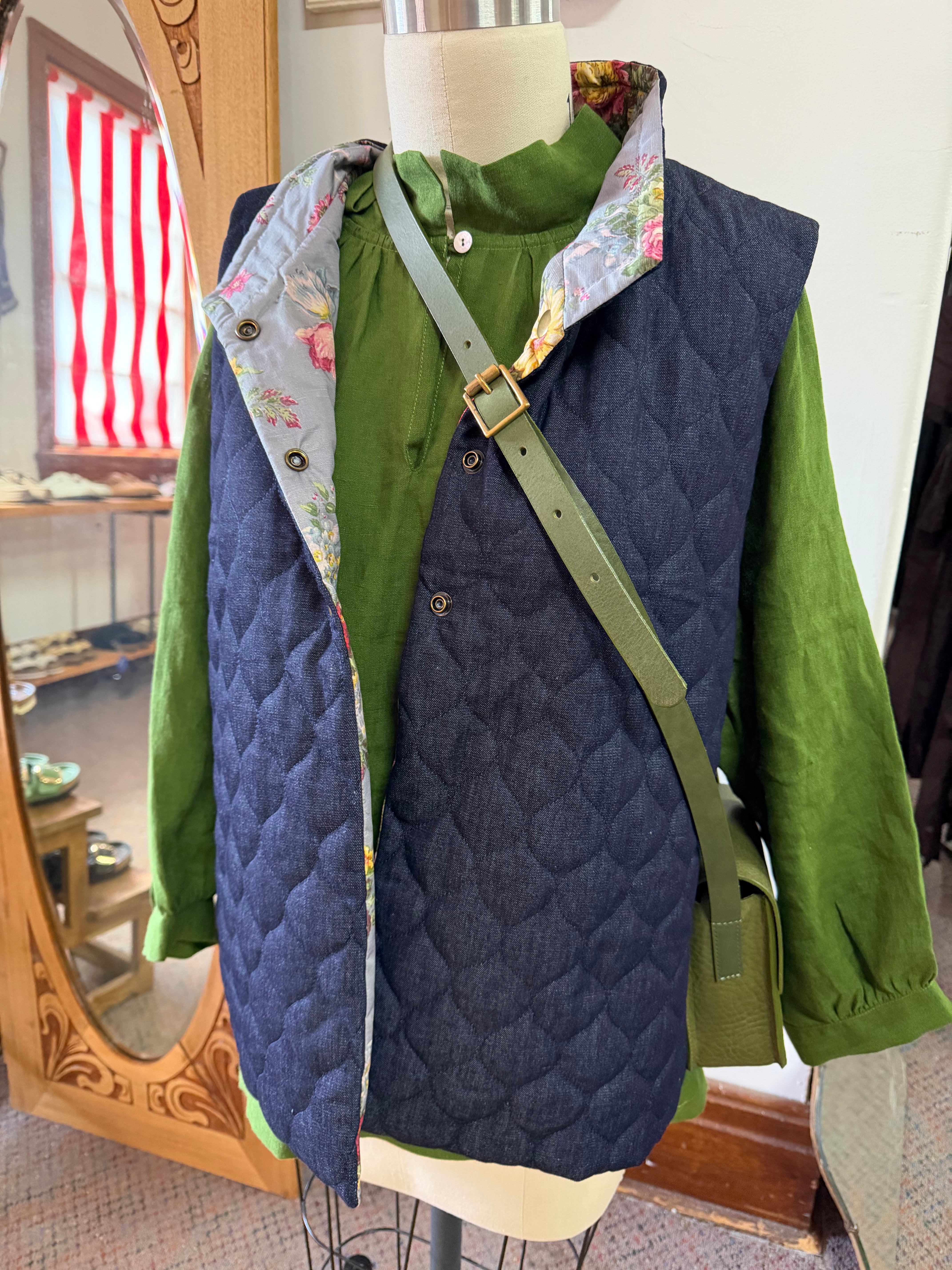 Reversible puffer vest