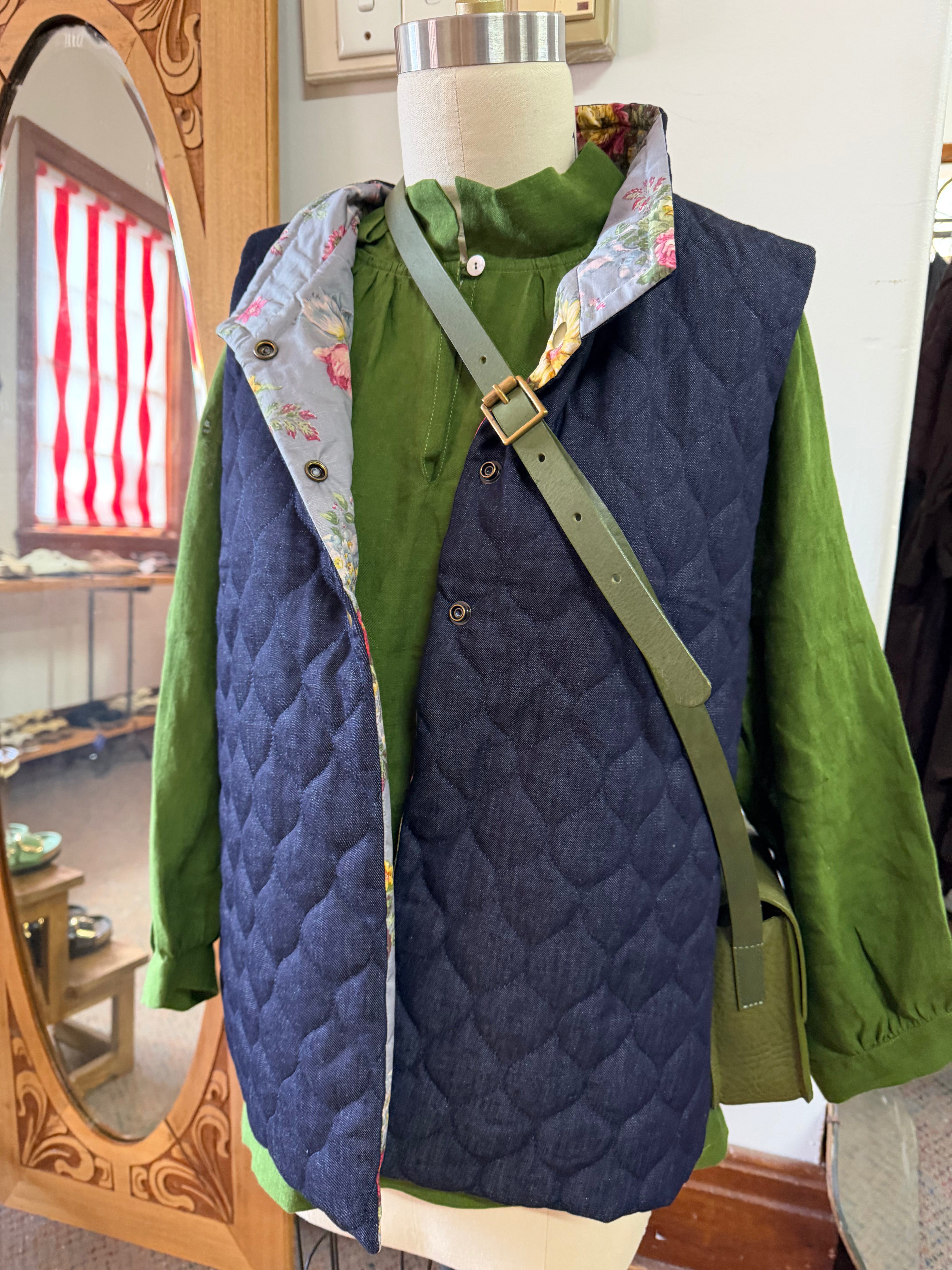 Reversible puffer vest