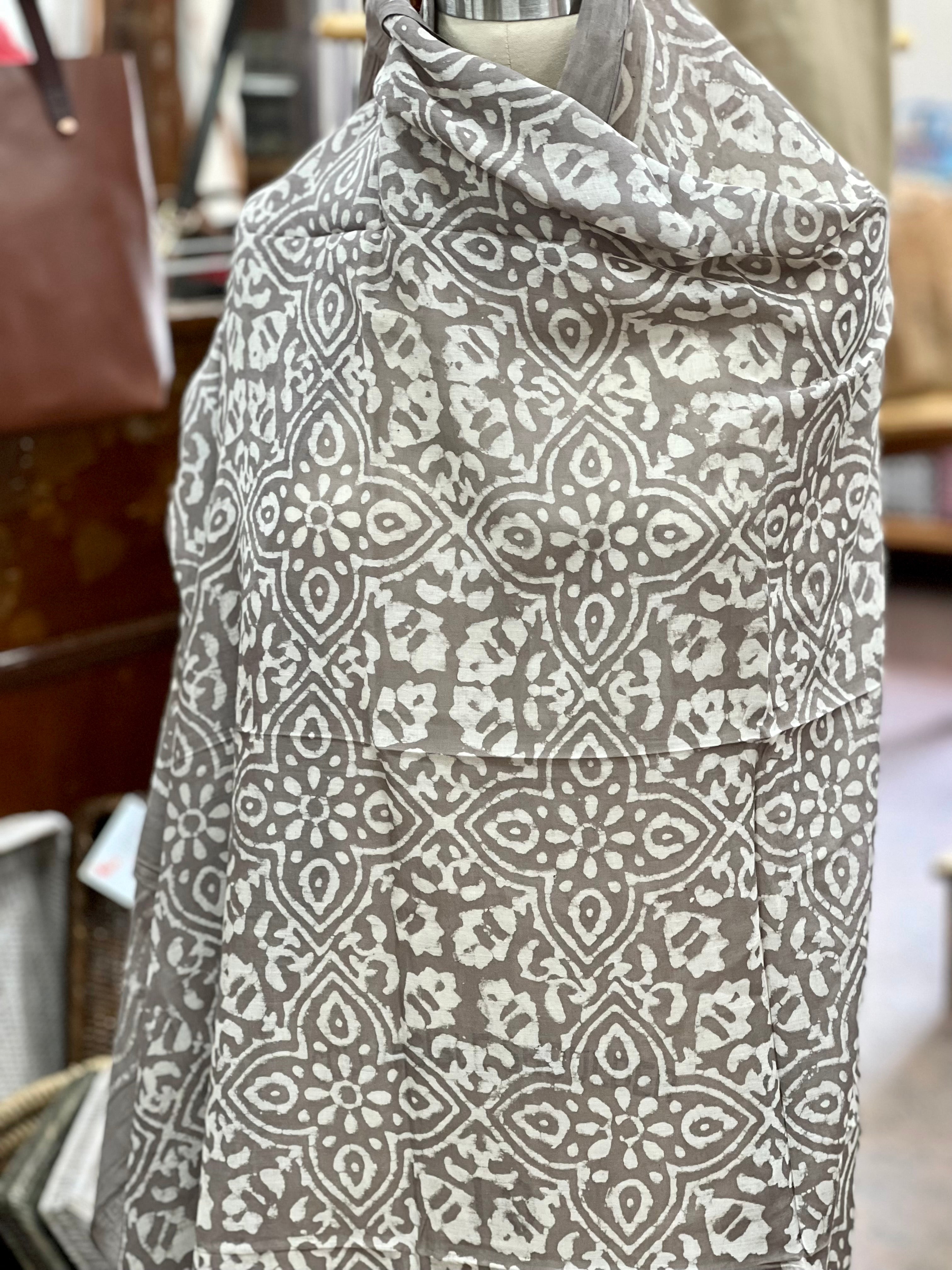 Sarong - Beige Tile Print