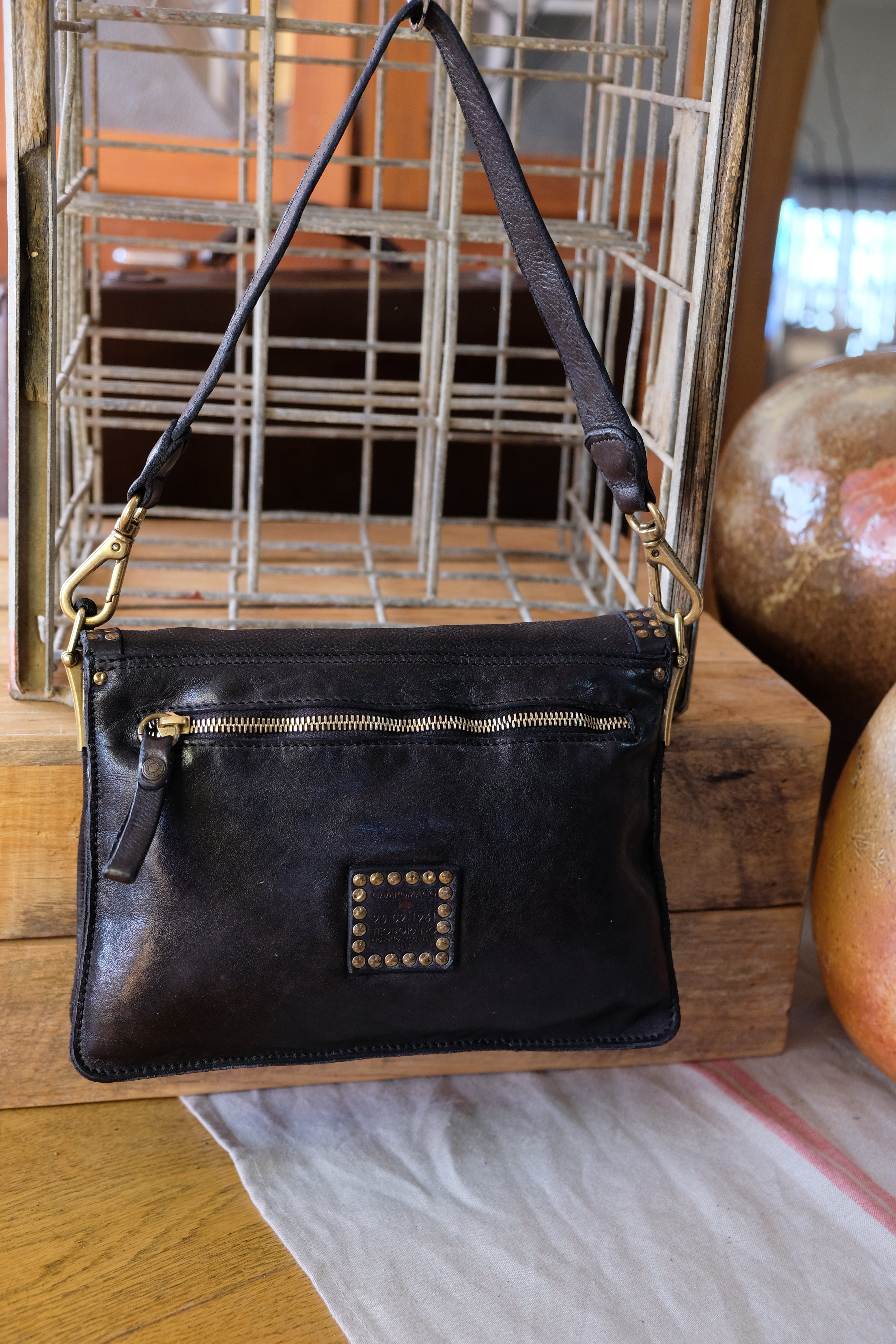 Kura shoulder Bag with studs - Brown