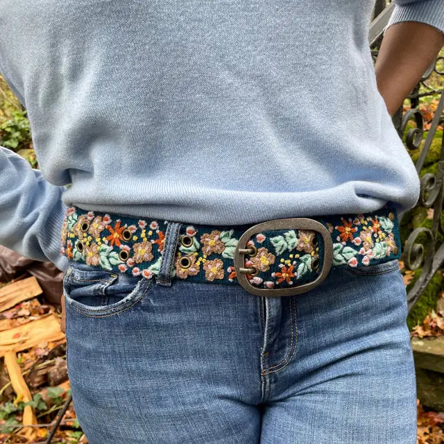 Morning dew embroidered wool Belt