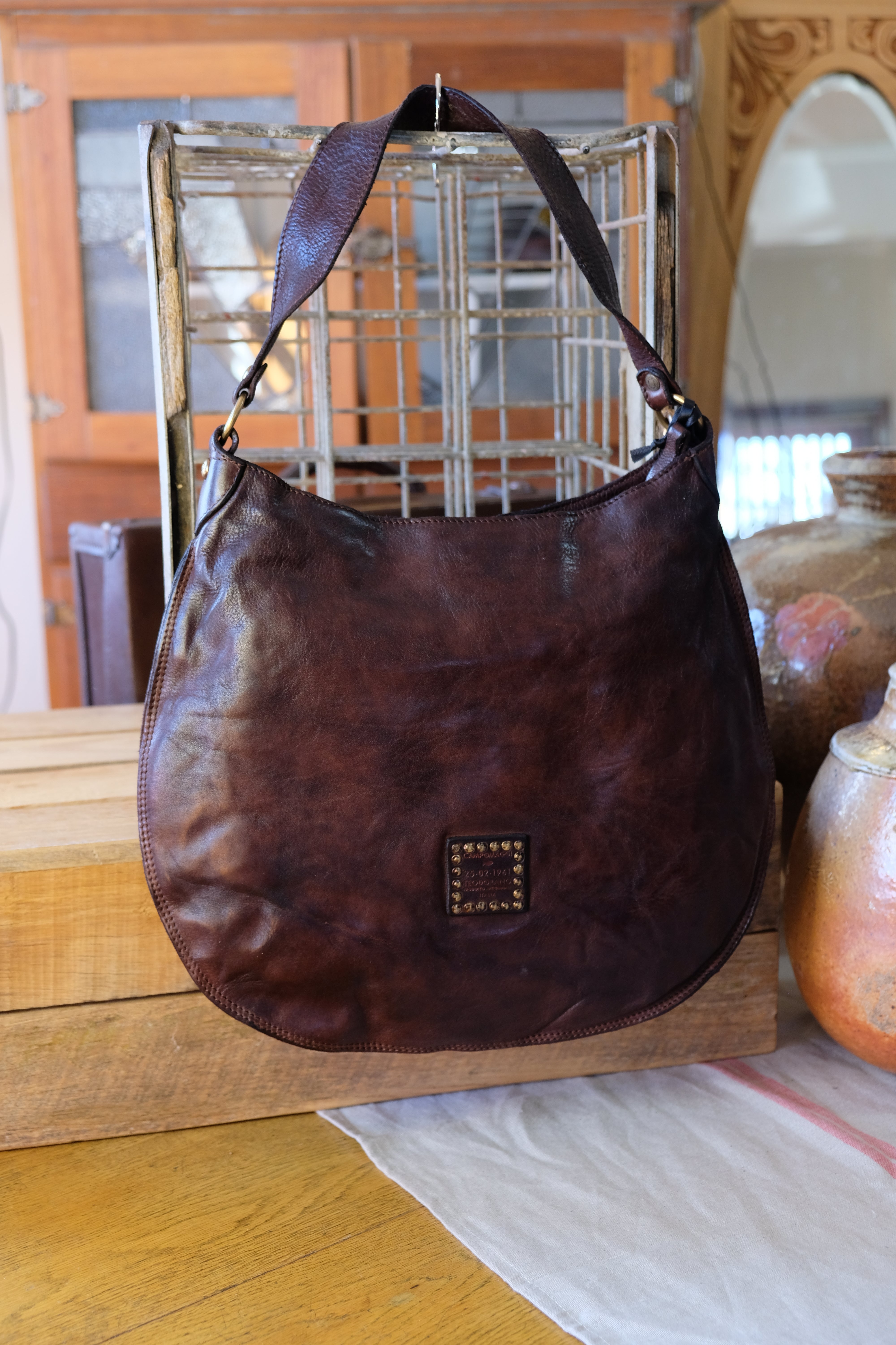 Kura shoulder Bag with studs - Brown