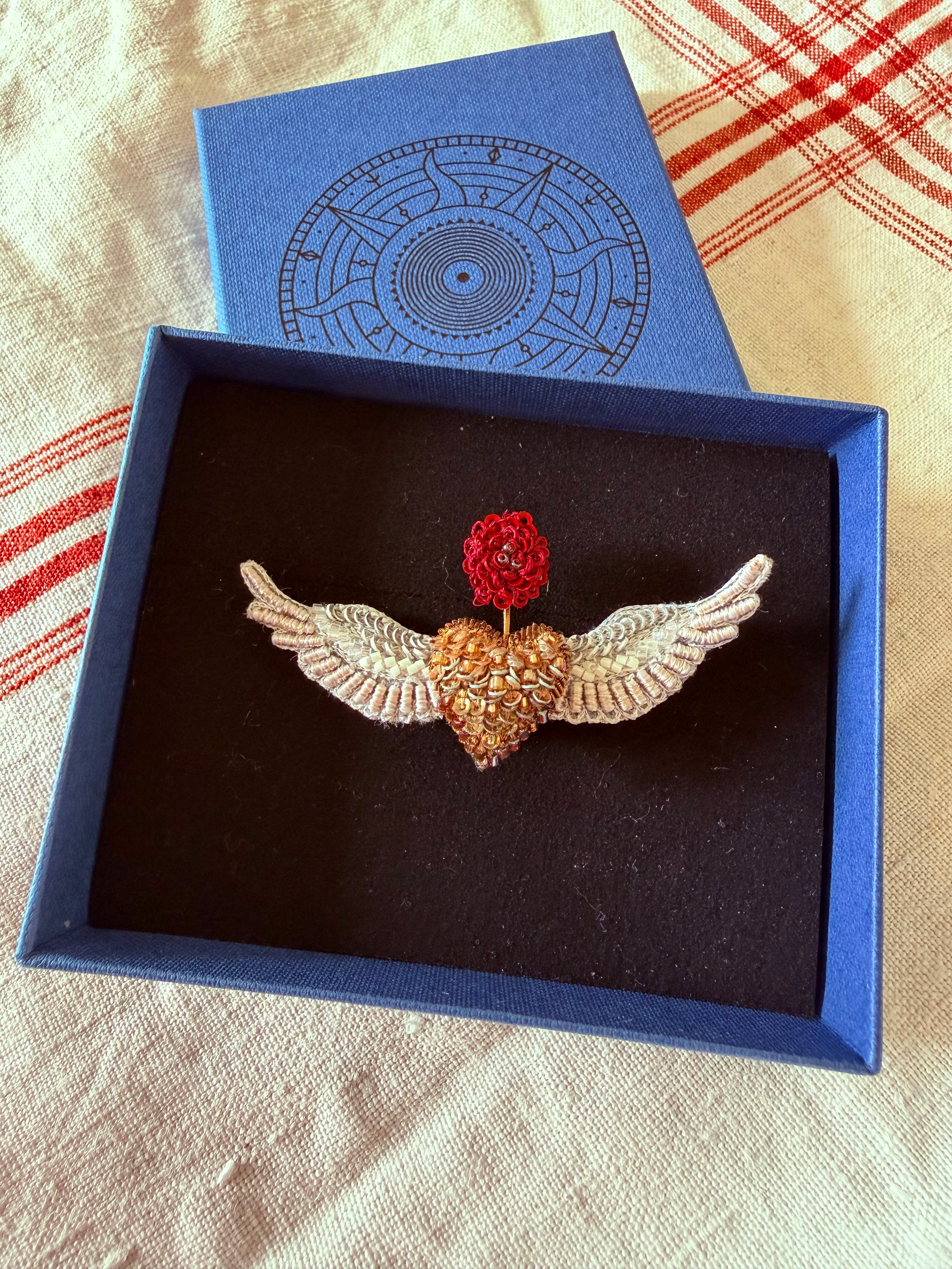 Flying angels brooch