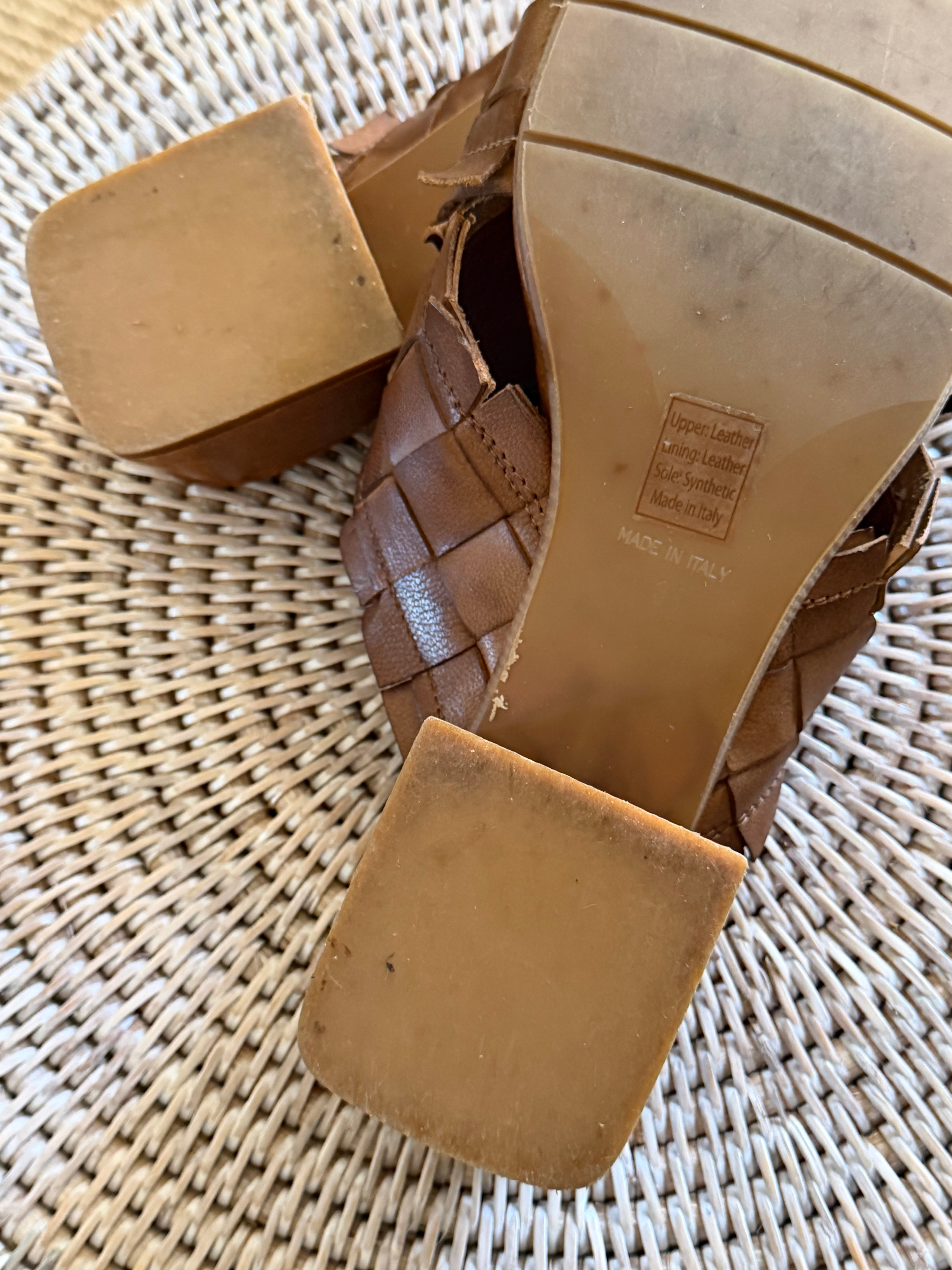 Pre-loved Sempre Di woven leather mules