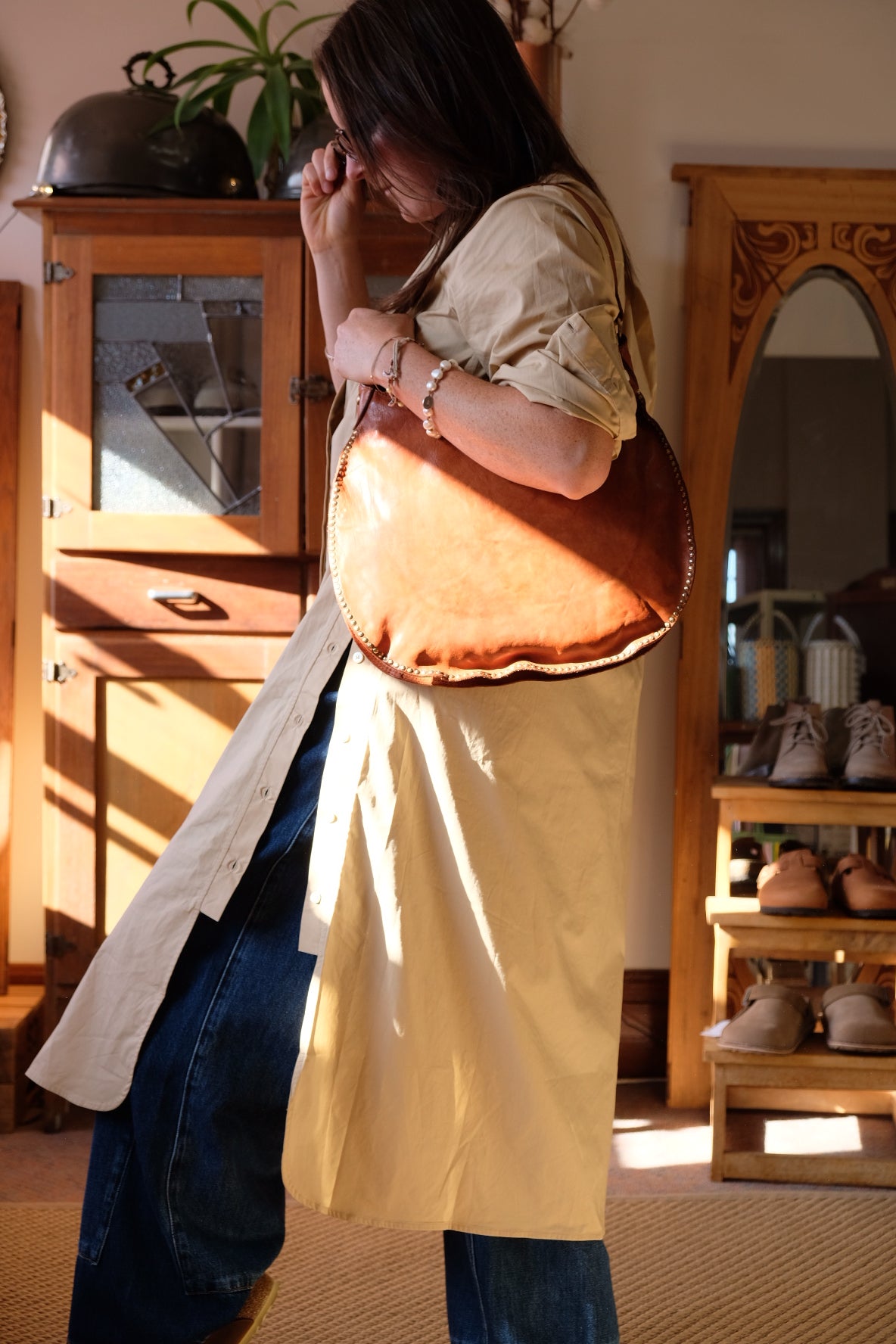 Kura Shoulder Bag with studs - Cognac