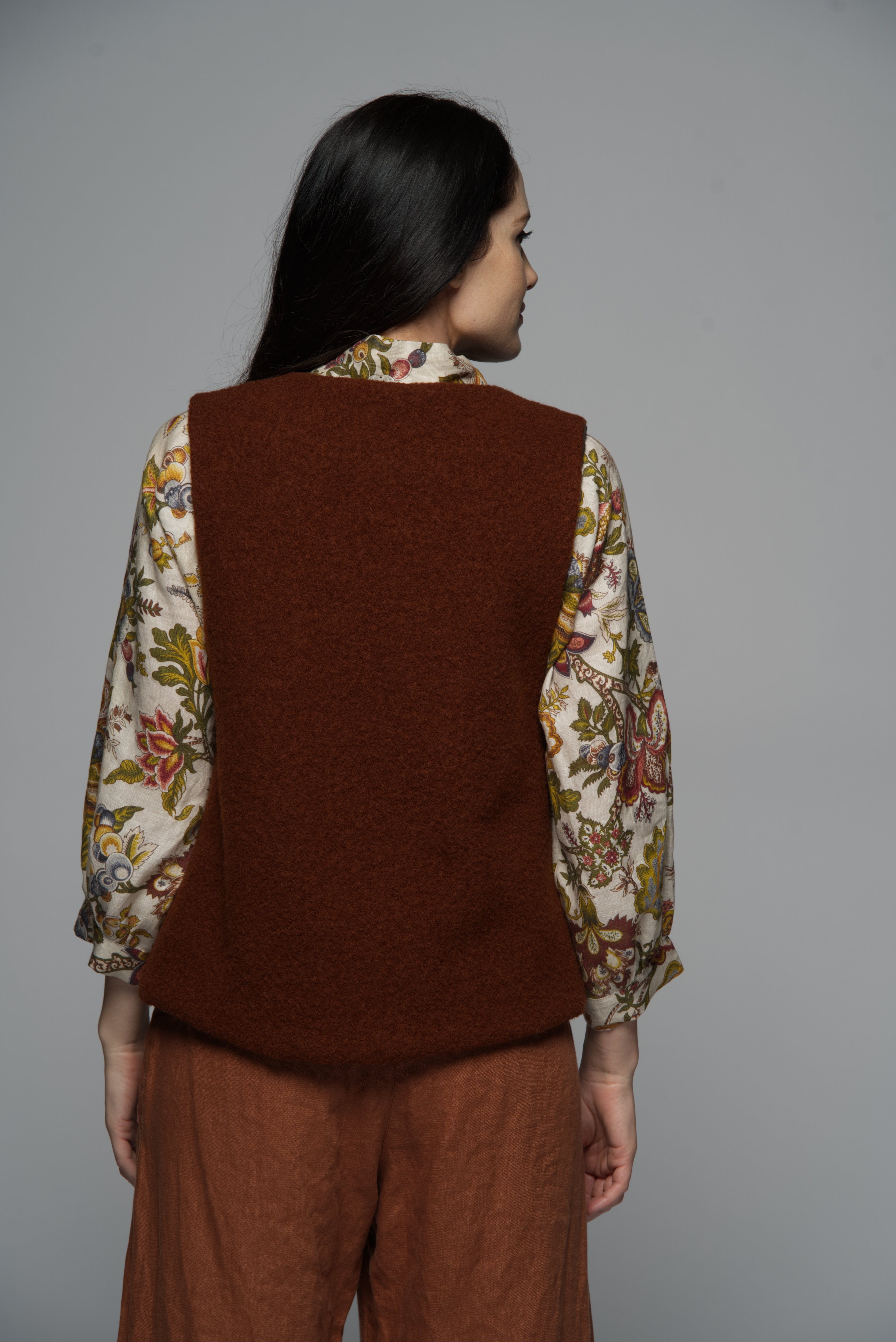 Pullover wool vest - tobacco