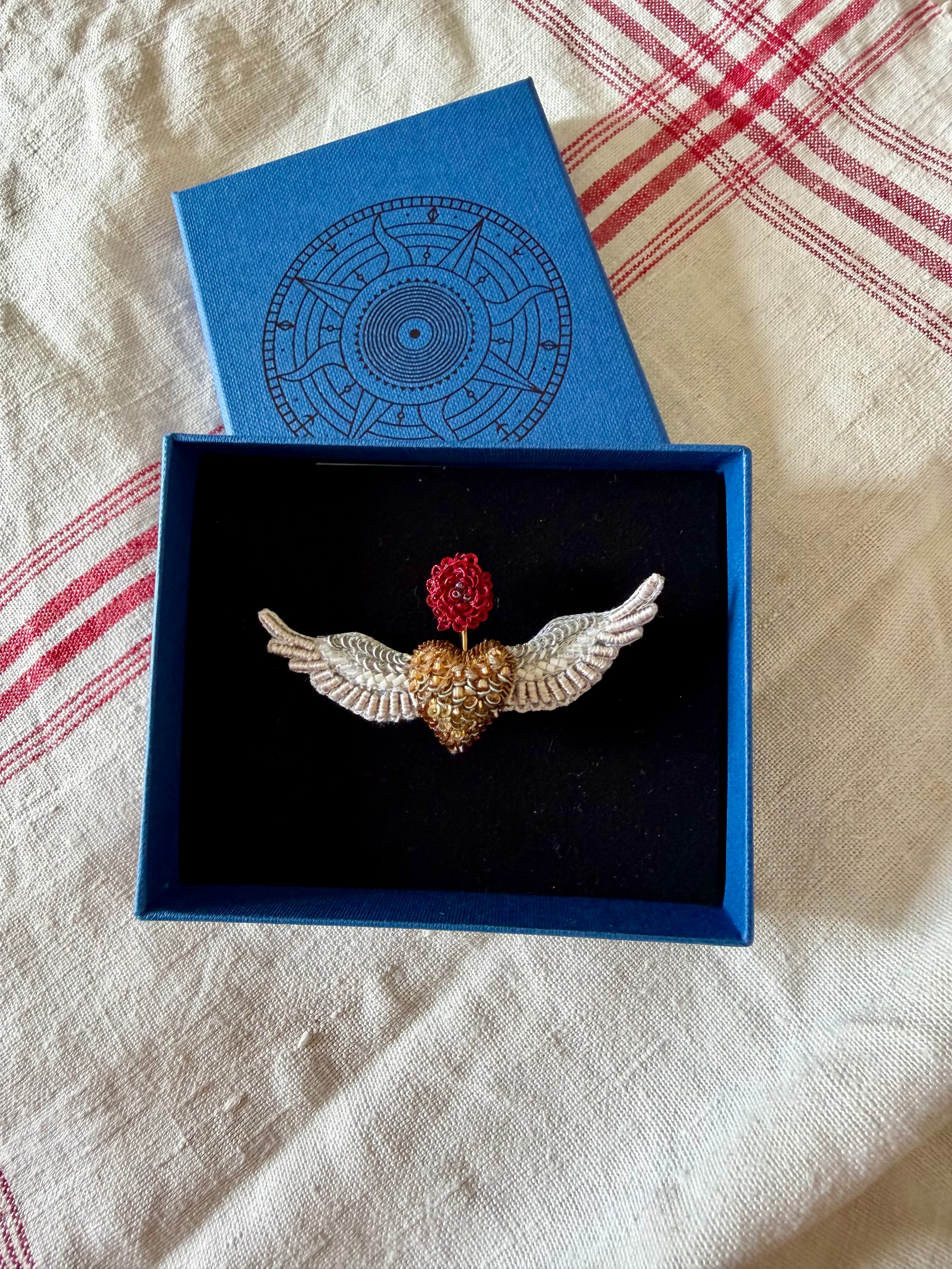 Flying angels brooch