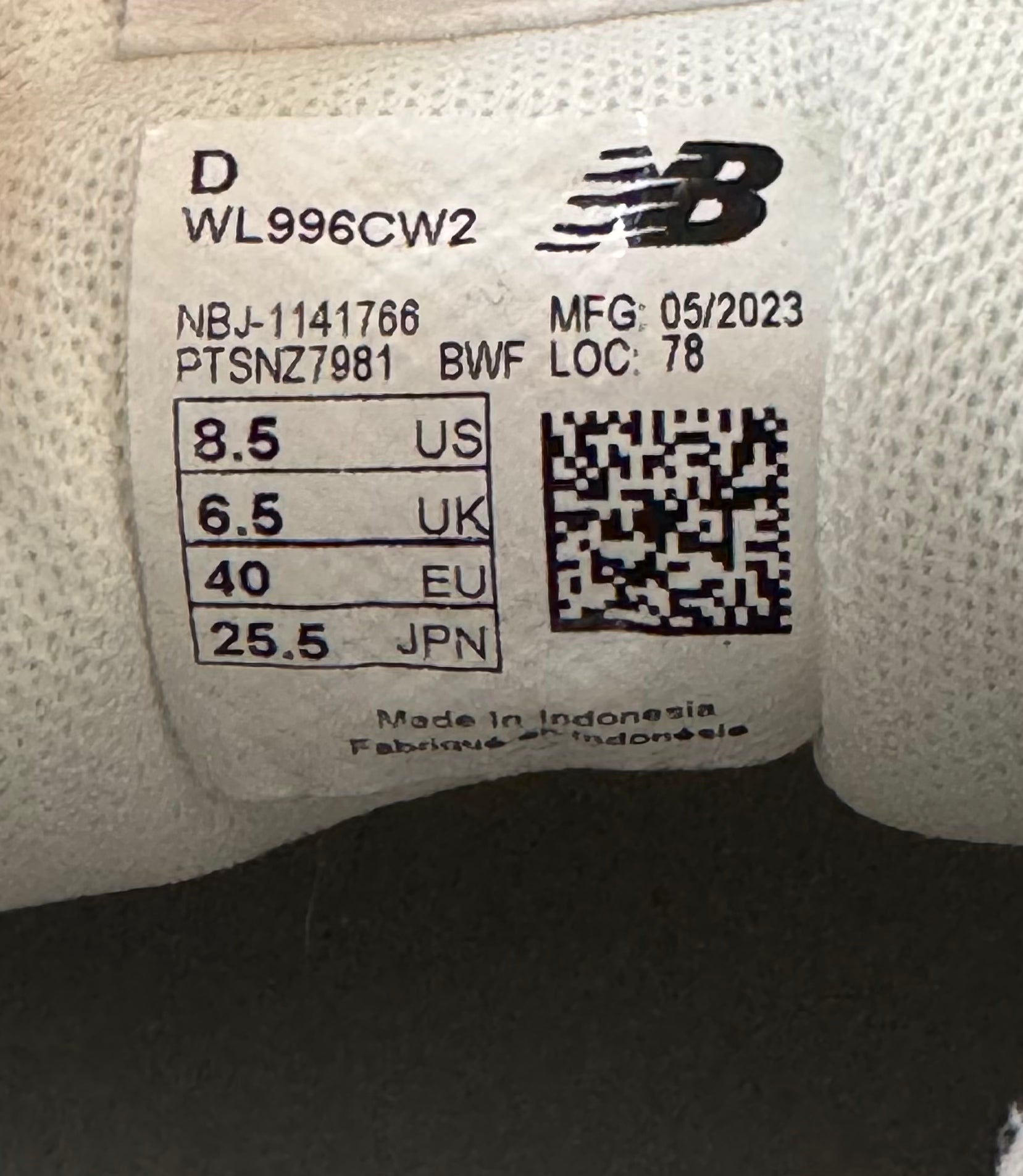 Pre-loved New Balance 996 White Sneakers