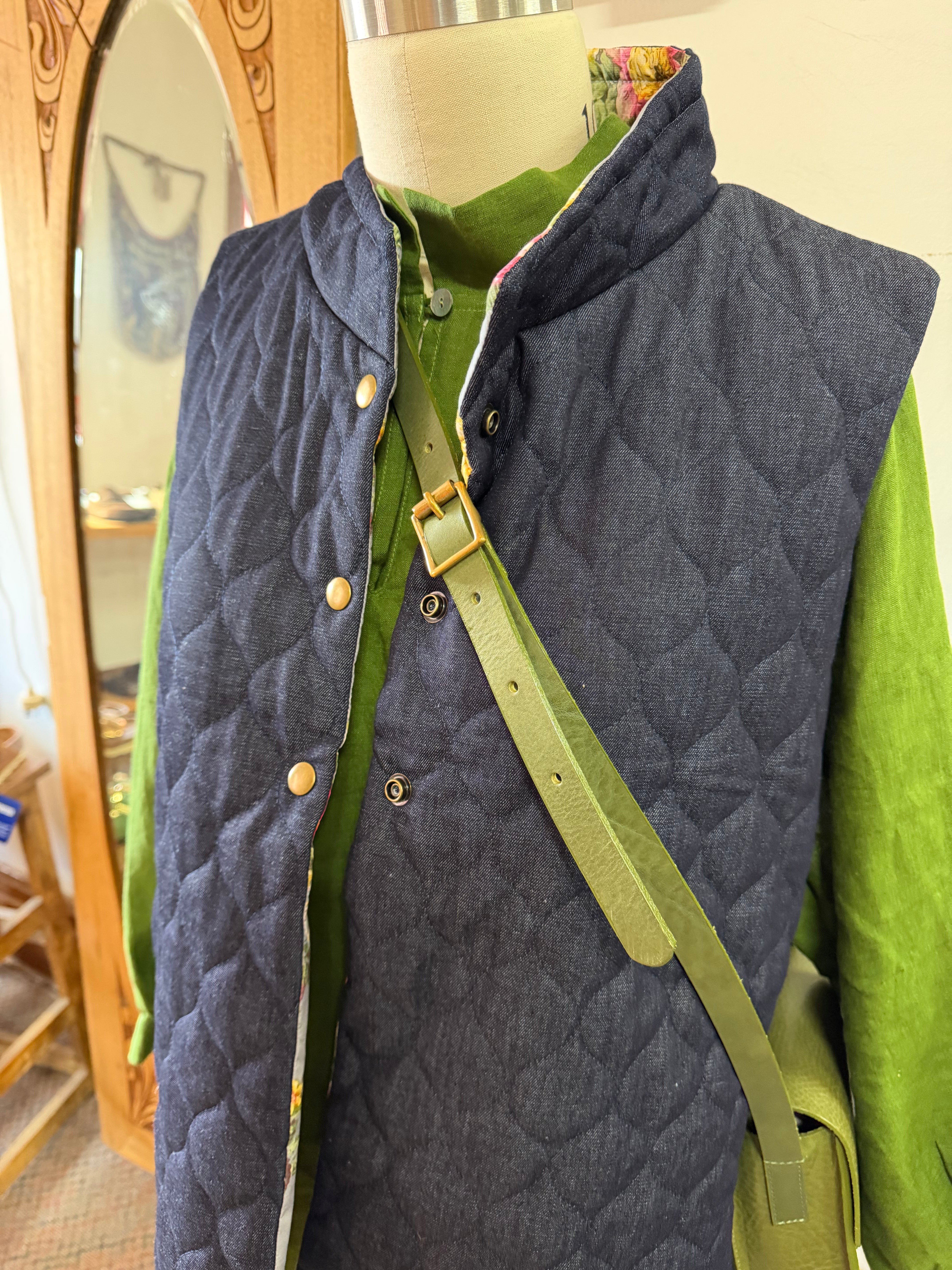 Reversible puffer vest