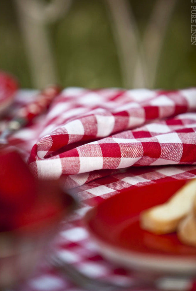 Country Checks Tablecloth - Red & White 150 x 200